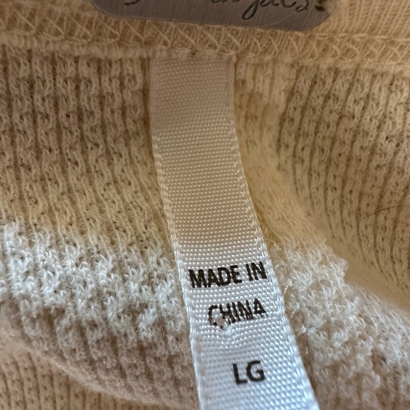 Techstyles Cream Vail Colorado Bohemian Base Layer Popover Thermal. Size Large - Picture 8 of 9